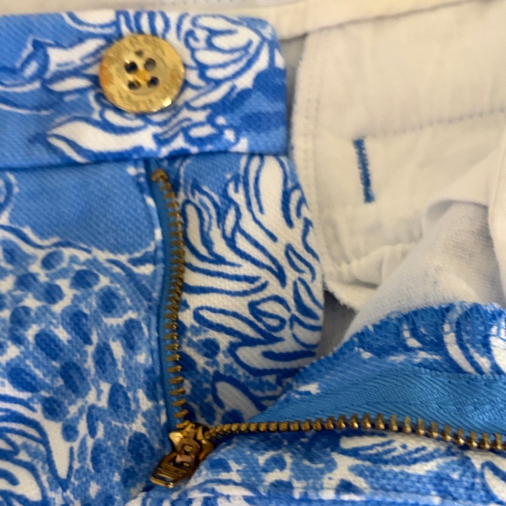 Lilly Pulitzer like new Blue Floral Scallop Hem Women’s size 6 Shorts - Picture 4 of 7